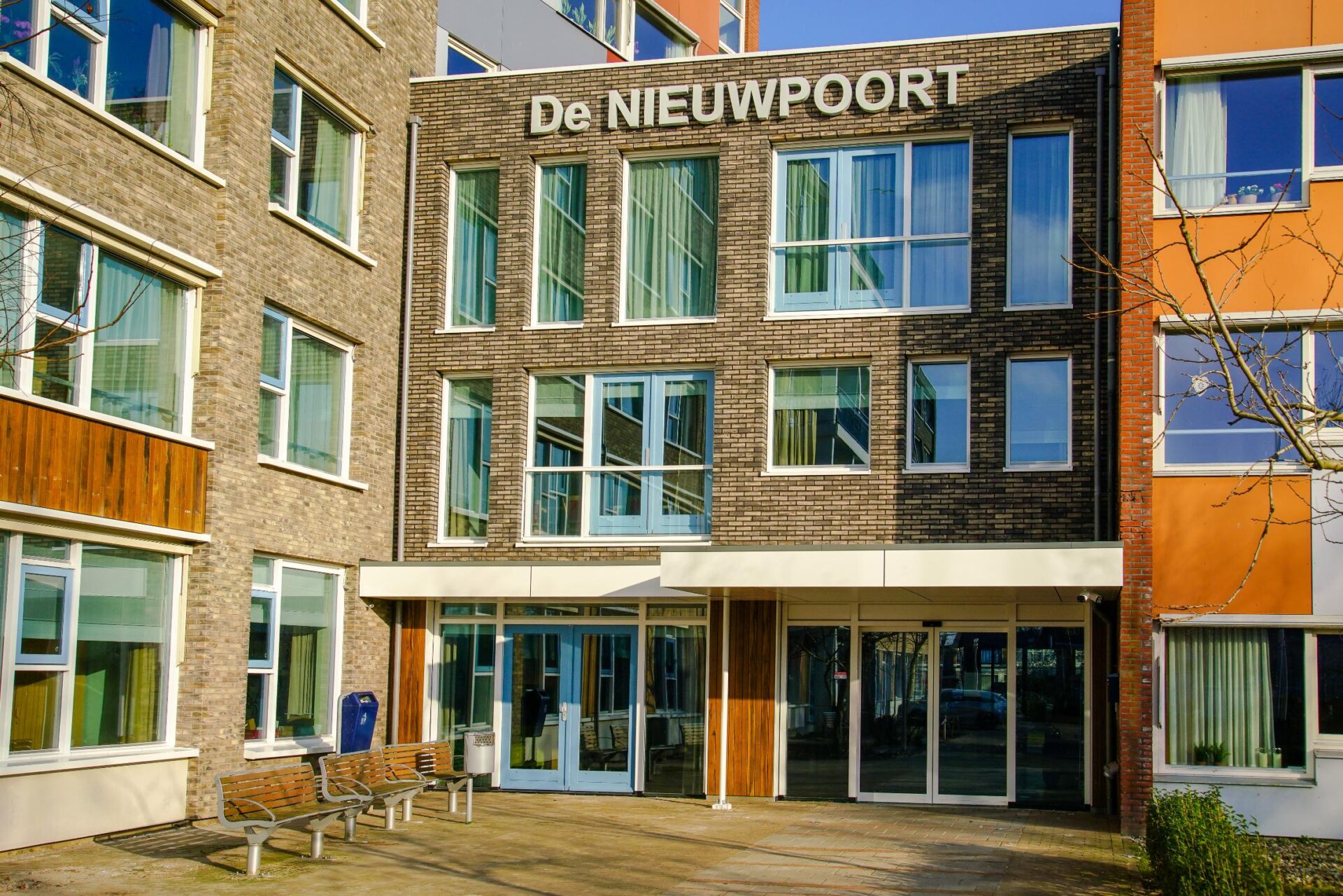 Foto van de buitenkant van zorgcentrum de Nieuwpoort in Alkmaar
